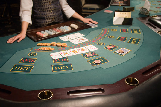 Khi nào nên Surrender trong Blackjack